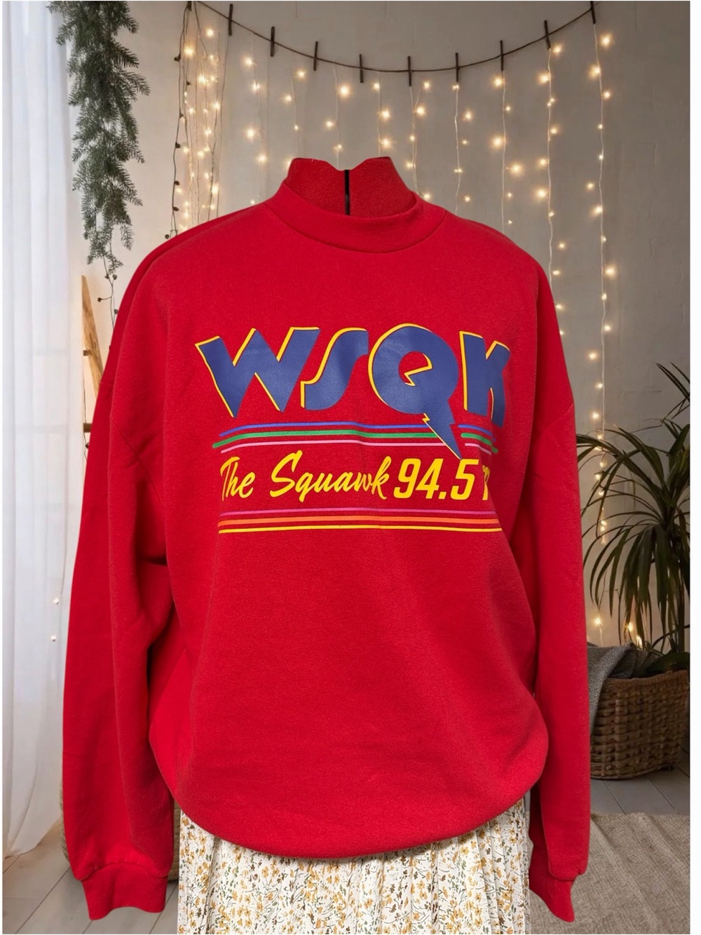 Stranger things WSQK The Squawk 94.5FM Red Graphic Sweatshirt unisex Medium